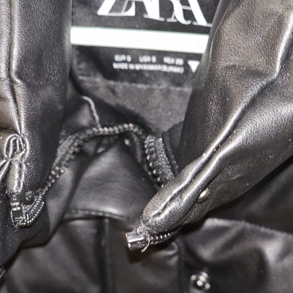 Zara Womens Black Faux Leather Cropped Puffer Vest Sz Small Excellent Like New - Picture 3 of 4